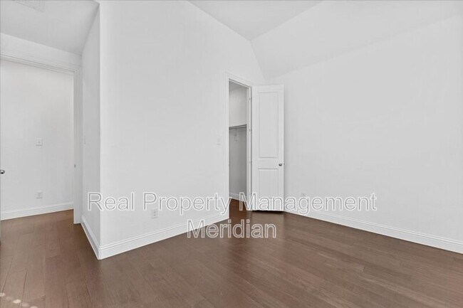 Building Photo - 14928 Belclaire Ave