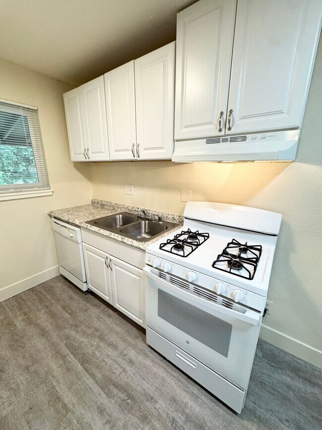 Building Photo - Move-In Special; Upstairs One Bedroom + Private Patio – SEE VIDEO