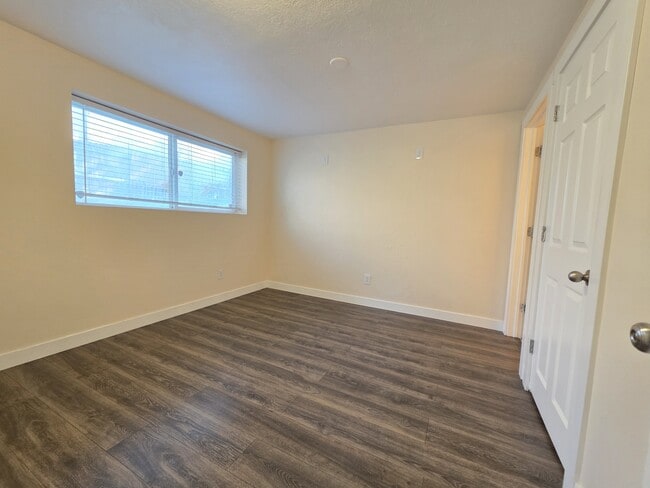 Building Photo - 2356 E Falcon Wy