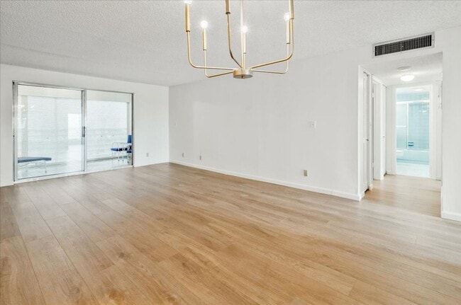 Building Photo - Meadowbrook Lakes View East Condominiums - Dania Beach