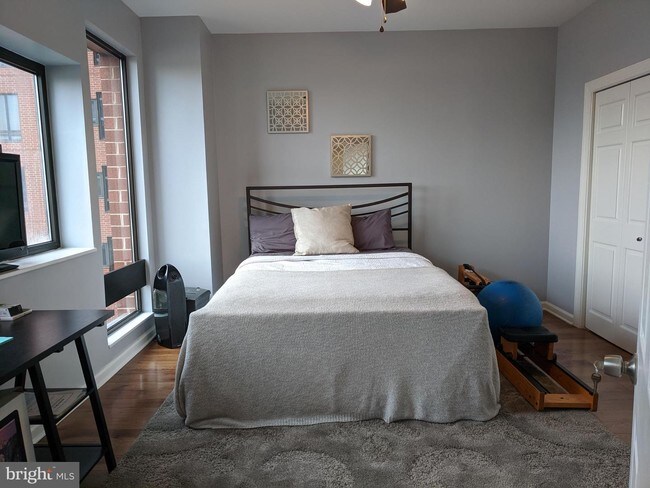 Building Photo - 10 E Lee St