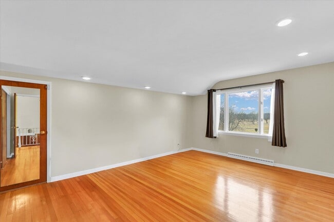 Building Photo - 1803 Golfview Dr