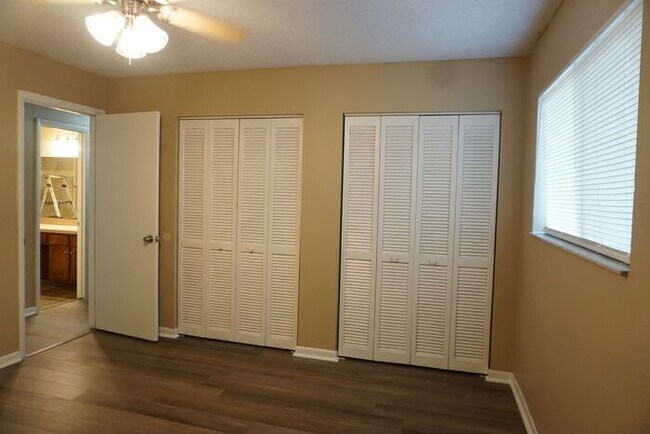 Building Photo - 3/2 townhome Near NAS Jax.