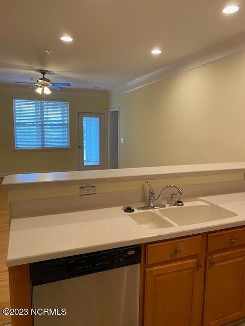 Building Photo - 395 S Crow Creek Dr
