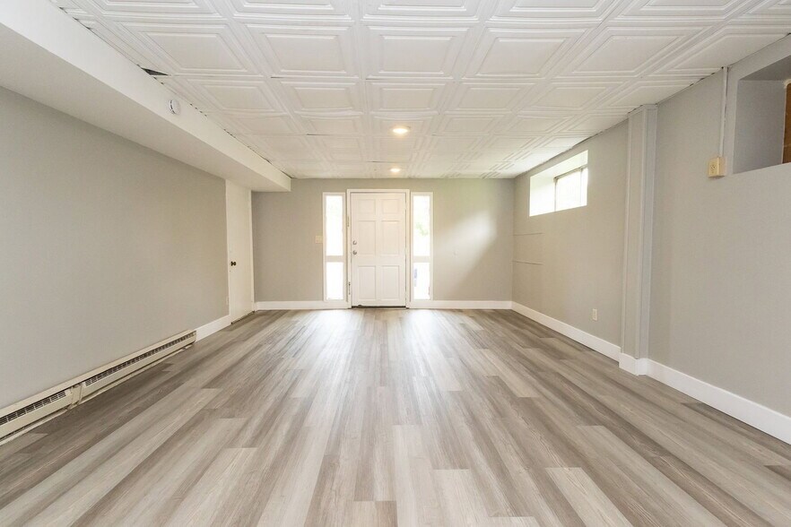 Building Photo - 4000 Lara Ln