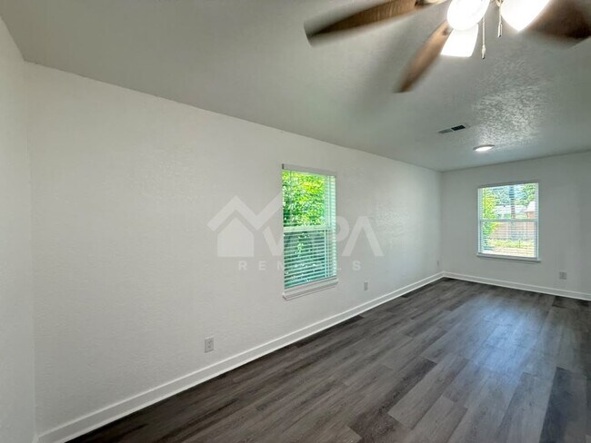Building Photo - 106 Covina Ave
