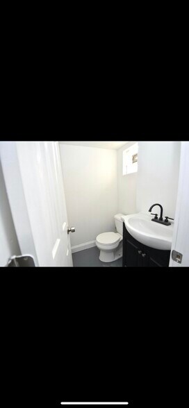 Building Photo - 23 Thill St