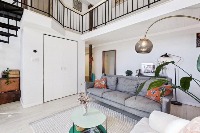 Building Photo - 464 Central Ave