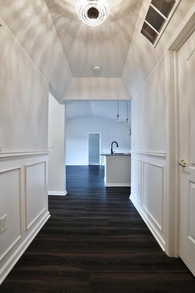 Building Photo - 763 Hidden Springs Dr