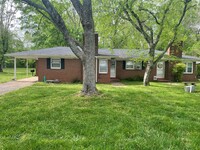 Building Photo - 2 Bed 1 Bath Duplex