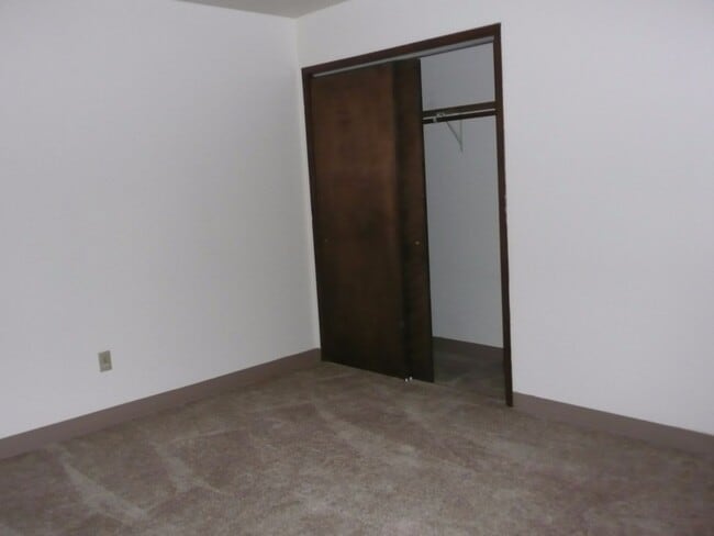 Building Photo - Independence Park 2bed two story washer & ...