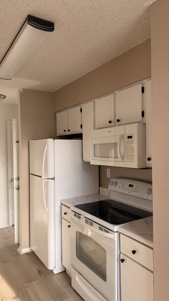 Building Photo - 8625 Mallard Reserve Dr