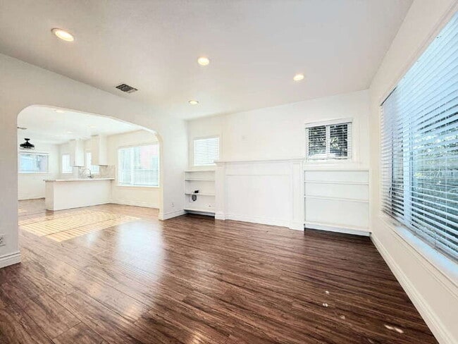 Building Photo - 6500 Arlington Ave