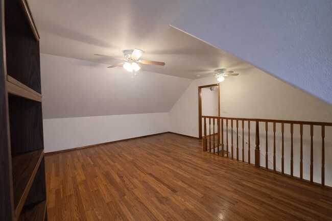 Building Photo - 4 bedroom, 3 bath, fully fenced, SOLOR PANELS-NO ELECTRIC BILL!