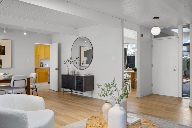 Building Photo - 729 Stendhal Ln