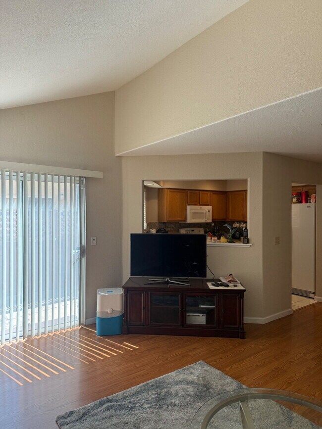 Building Photo - Charming 3 Bedroom 2.5 Bathroom Home in Pr...