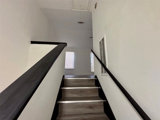 Building Photo - 8299 Cambridge St