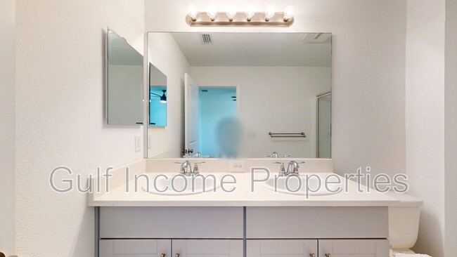 Building Photo - 10340 Oakside Dr
