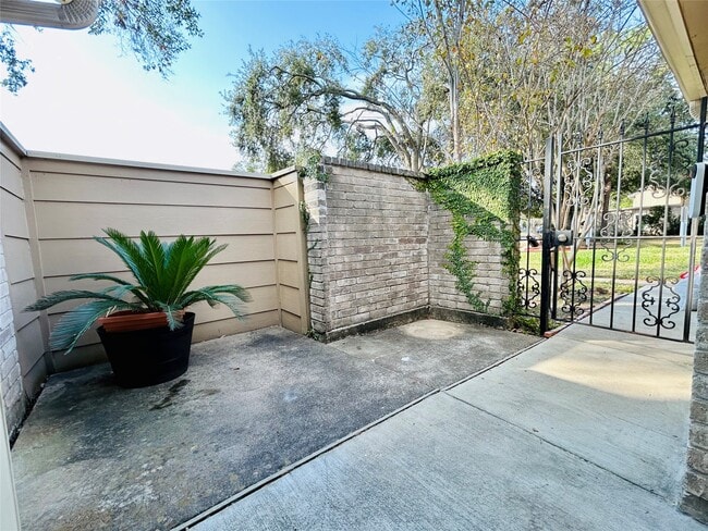 Building Photo - 11699 Village Pl Dr