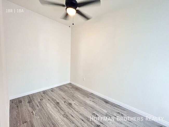 Building Photo - 404 N Coronado St