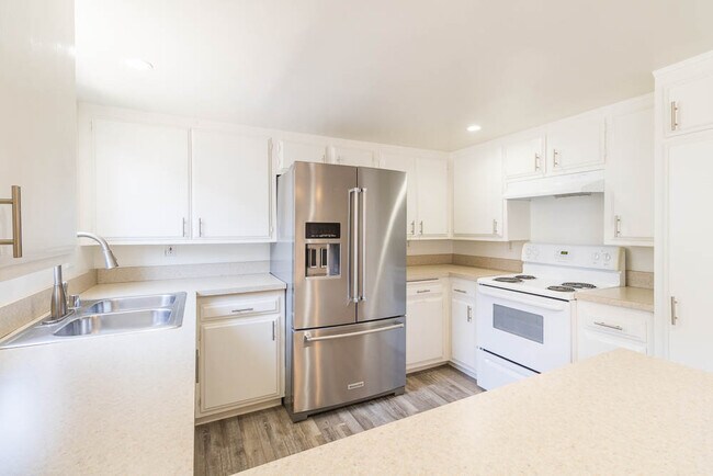 Building Photo - 2102 Mathews Ave