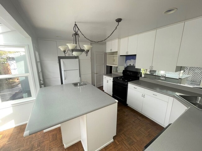 Building Photo - Charming Midtown Ventura Home