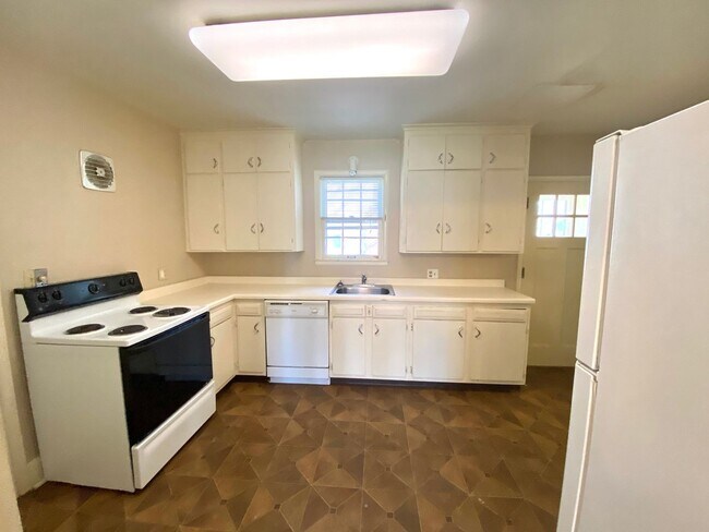 Building Photo - 4 Bedroom House Across the Street from NDS...