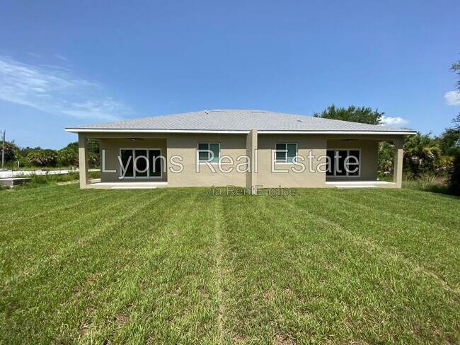 Building Photo - 10398 Port Everglades St