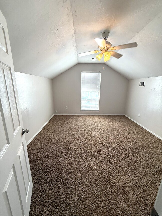 Building Photo - 4807 Summer Creek Cove