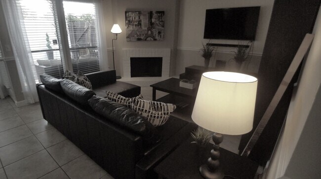 Building Photo - Beautiful  Furnished 1/1 condo x Rent  in Winter Park Next to Full Sail University !