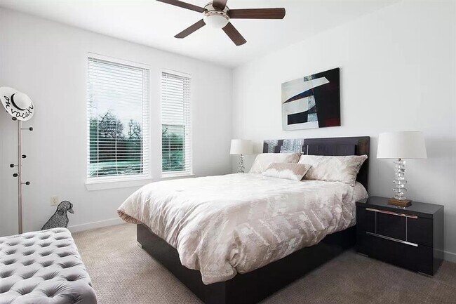 Building Photo - 1900 Barton Springs Rd