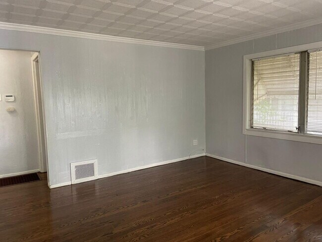 Building Photo - "Charming 2-Bedroom Home in Flordell Hills – Cozy Living with 996 Sq Ft of Comfort!"