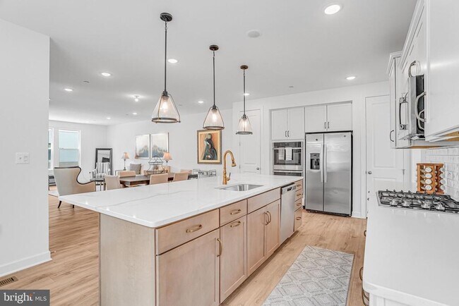 Building Photo - 4975 Longmire Wy