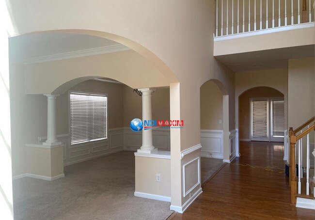 Building Photo - Spacious 2-story house in the PARKVIEW clu...