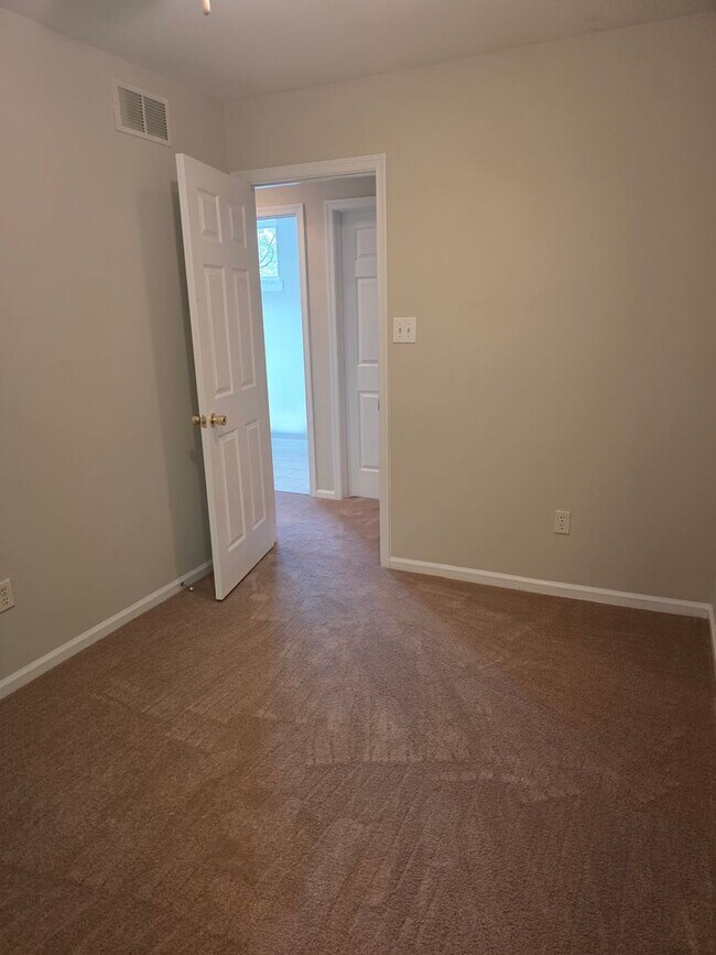 Building Photo - Twin Home in Saddlebrook