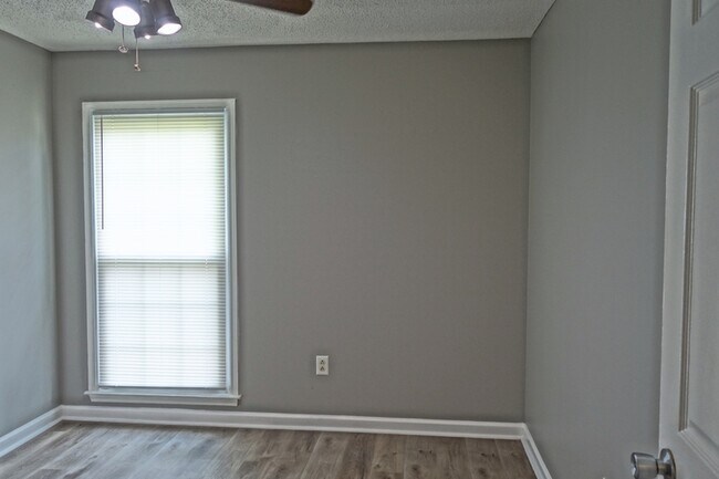 Building Photo - 111 Scarlet Oak Cir
