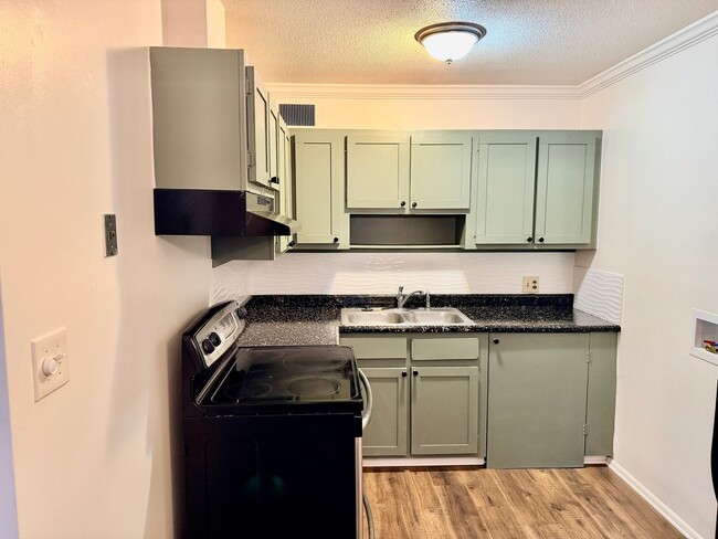 Building Photo - 3828 Country Club Rd