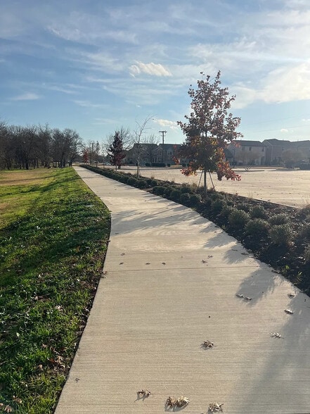 Building Photo - Room in House on Jones Dr