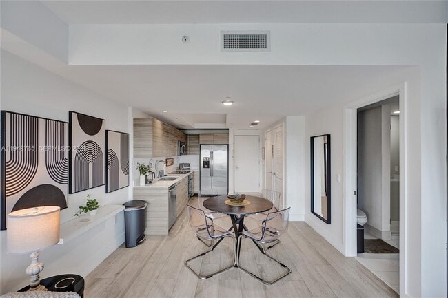 Building Photo - 121 NE 34th St