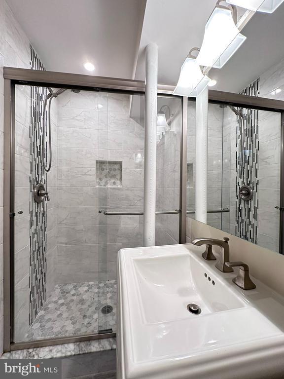 Building Photo - 6715 Cub Run Ct