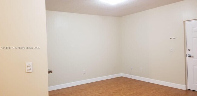 Building Photo - 115 SW 42nd Ave