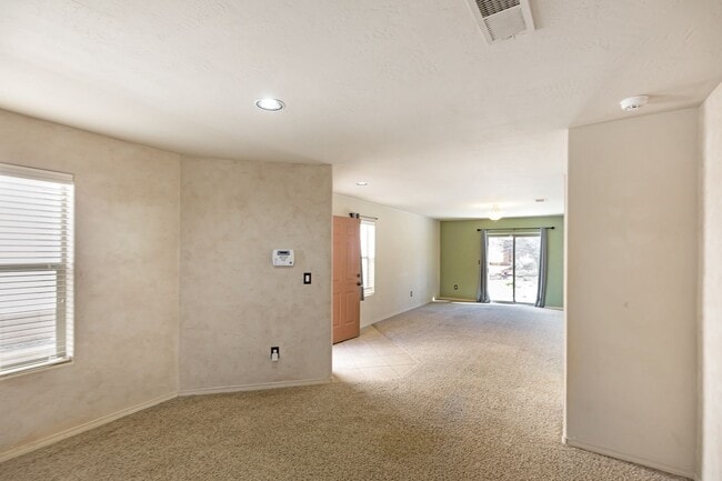 Building Photo - Beautiful Home W/Solar Panels