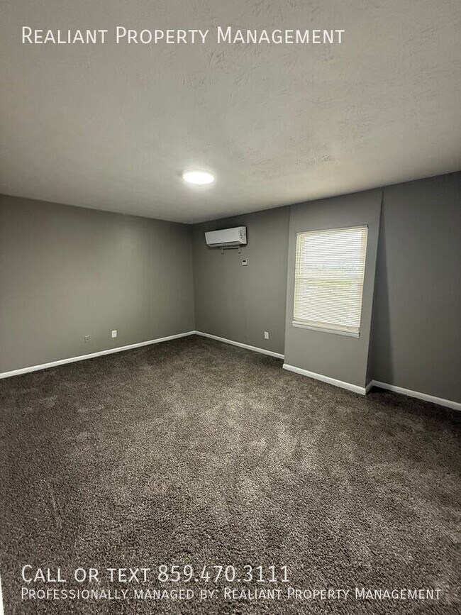 Building Photo - 2074 Fairmont Ct