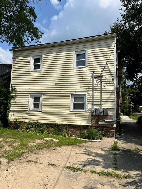 Building Photo - 15863 Kentucky St