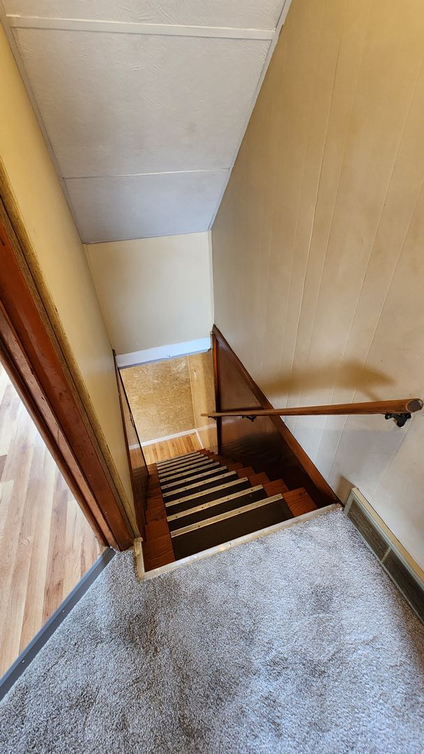 Building Photo - Fallowfield Ave Duplex