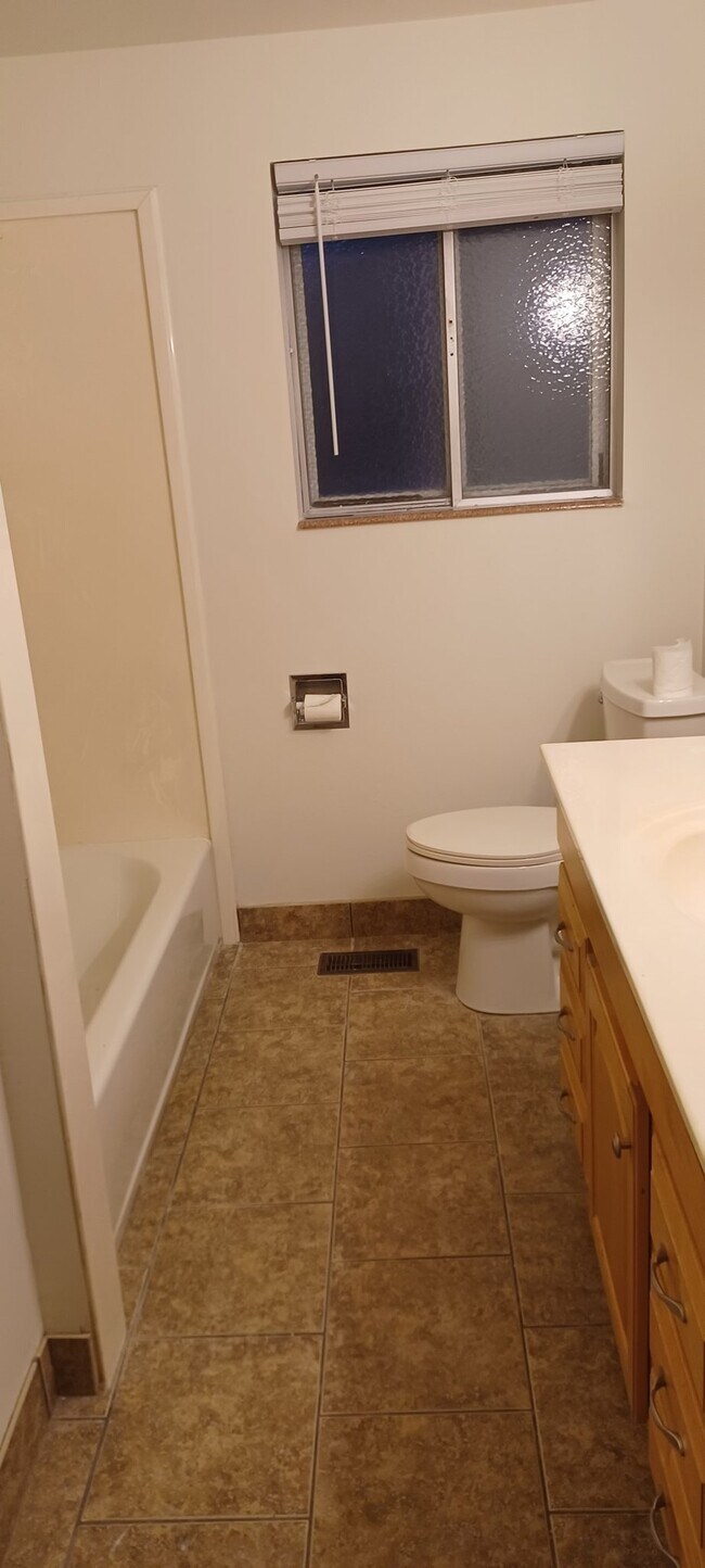 Building Photo - 638 N 400 E