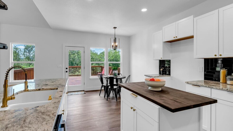 Building Photo - 105 Chesterfield Dr