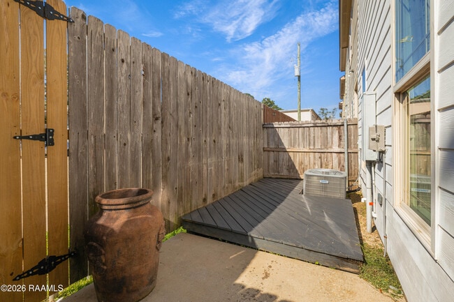 Building Photo - 103 Crystal Bay Ct