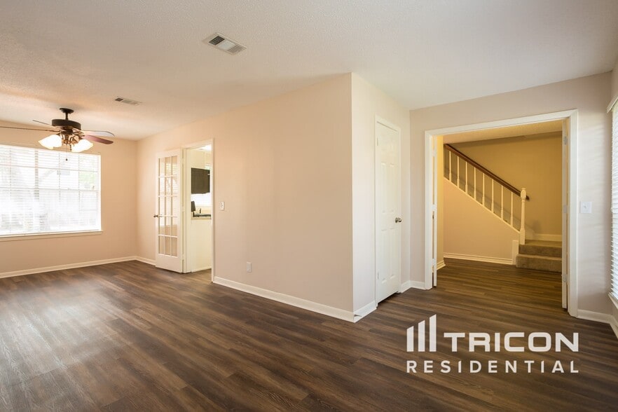 Building Photo - 18139 Lake Bend Dr