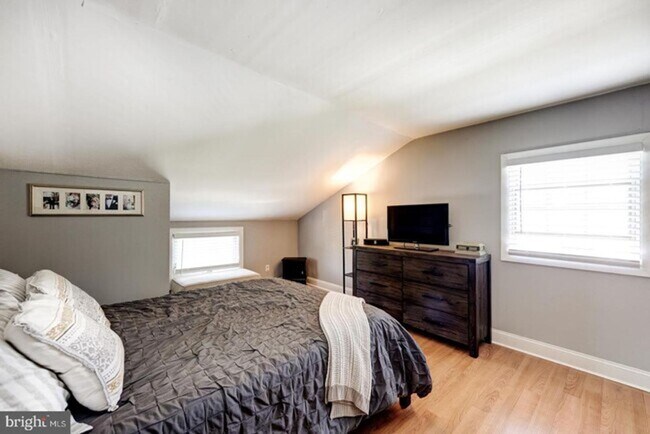 Building Photo - Charming Home in King of Prussia